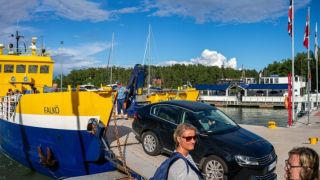 Förbindelsebåten Ms Falkö i hamn i Nagu. Bild av Tero Tuomisto