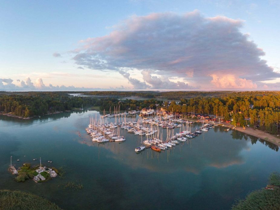 Nagu Norra Hamn på sommaren bild tagen från lufen av Tero Tuomisto